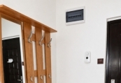 Garsoniere de inchiriat in arad cu hol de intrare modern cu lemn cald in arad zona vlaicu fortuna lebada